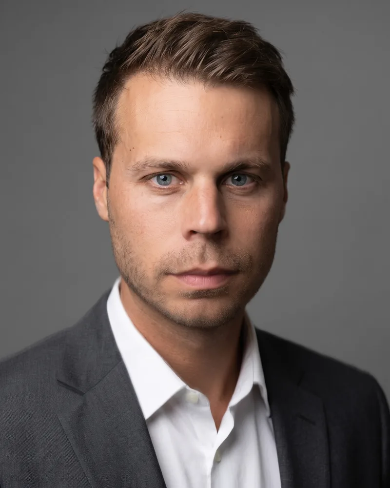 Professional headshot example generated by Staffshots — lighting option: Tonal key